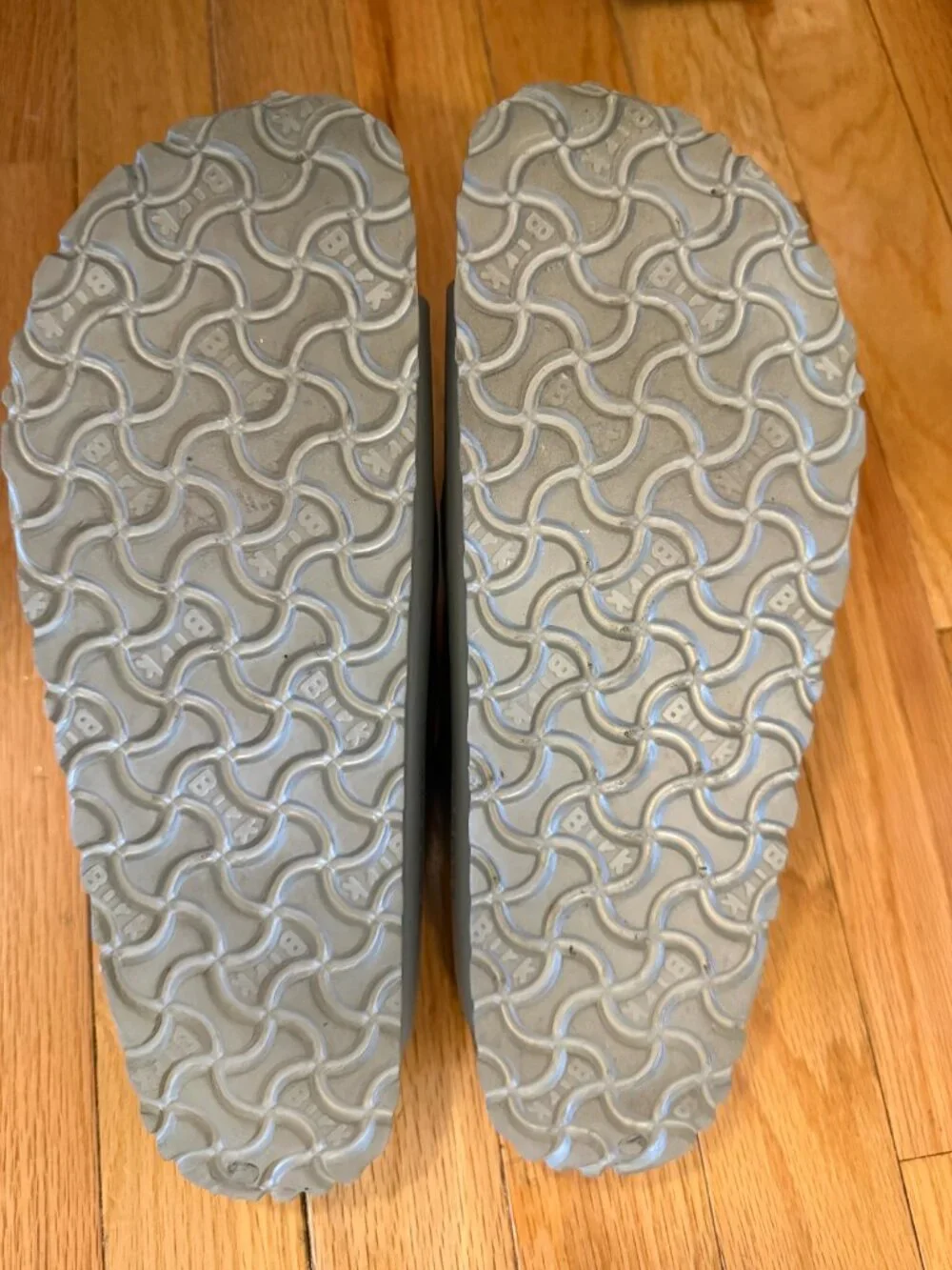 Size 40 Silver Arizona Essentials Birkenstock Sandals - Picture 2 of 2